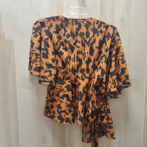 Leopard Plus Wrap Top Flare Sleeve Size OXL - Picture 4 of 7